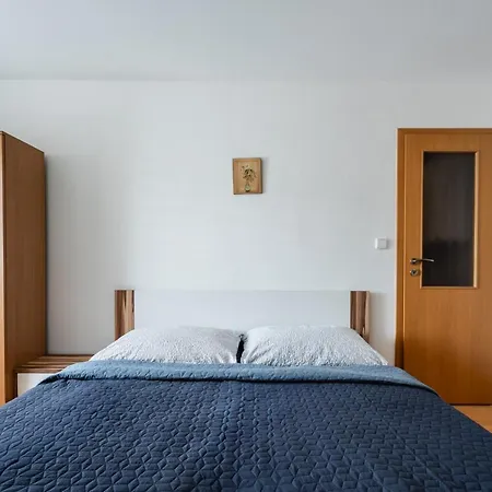Fryda Apartment *